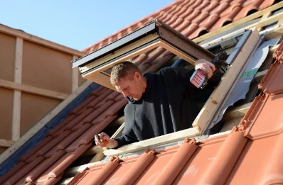 Pose de fenêtres de toit Velux à Raray